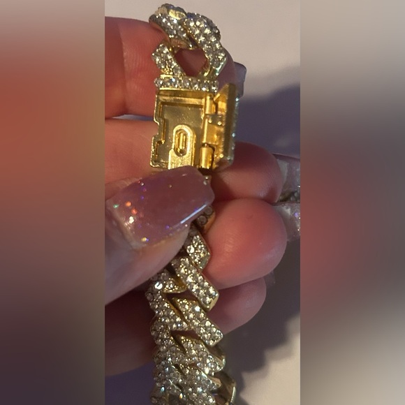 Dazzling Gold Women's Bracelet With Clear Crystal Accents - Picture 7 of 11